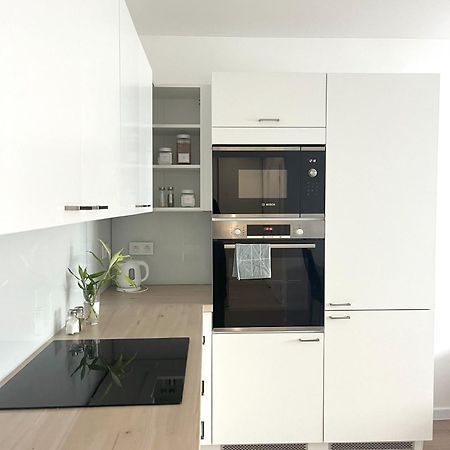 Elegant Escape Apartment III - Free Parking, Easy Access To City Center Bratislava Eksteriør bilde