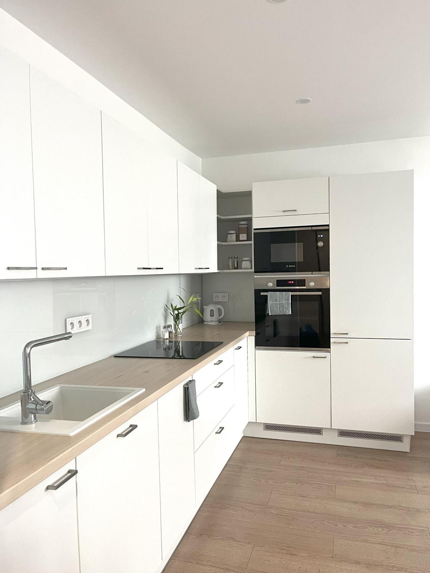 Elegant Escape Apartment III - Free Parking, Easy Access To City Center Bratislava Eksteriør bilde