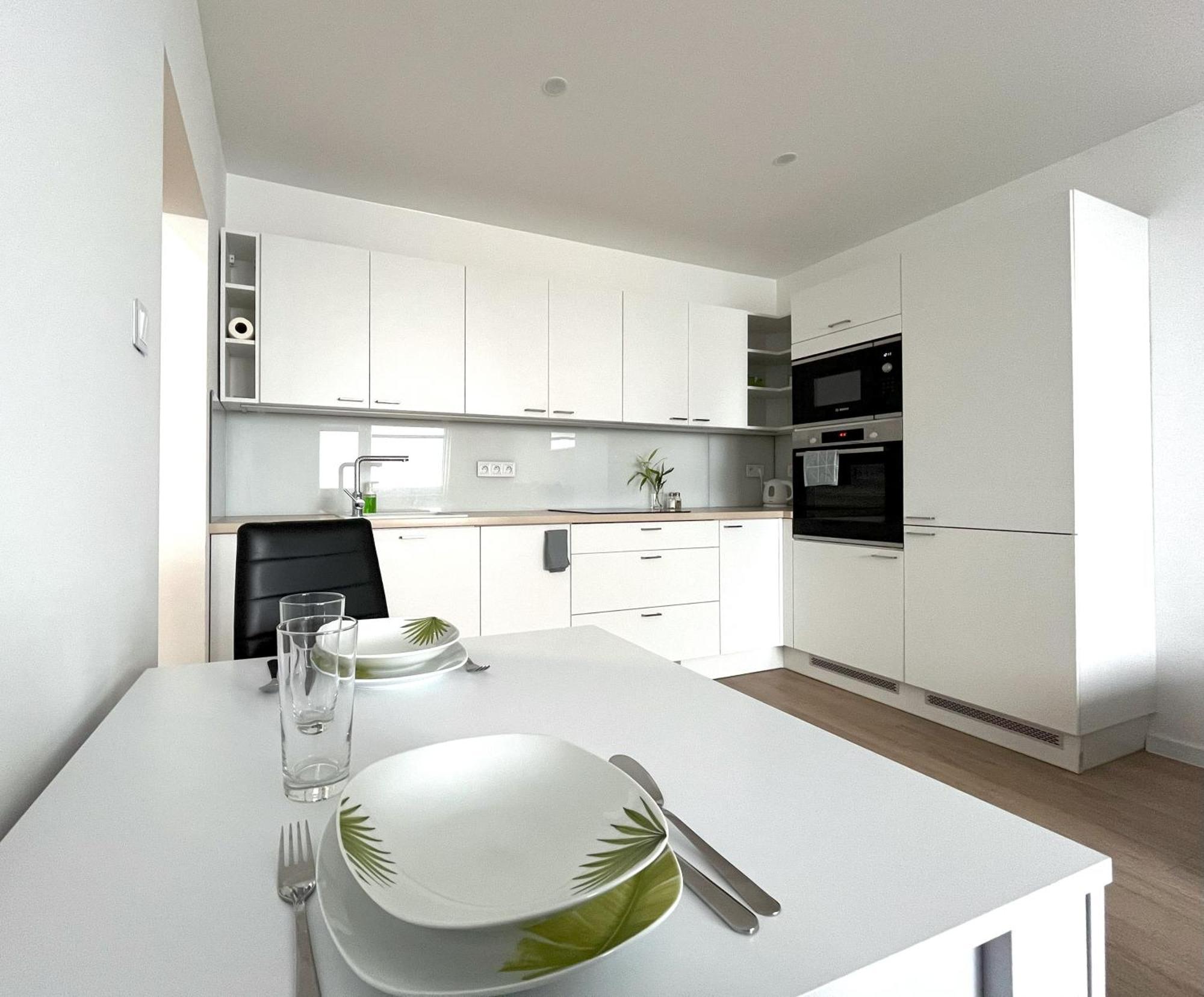 Elegant Escape Apartment III - Free Parking, Easy Access To City Center Bratislava Eksteriør bilde