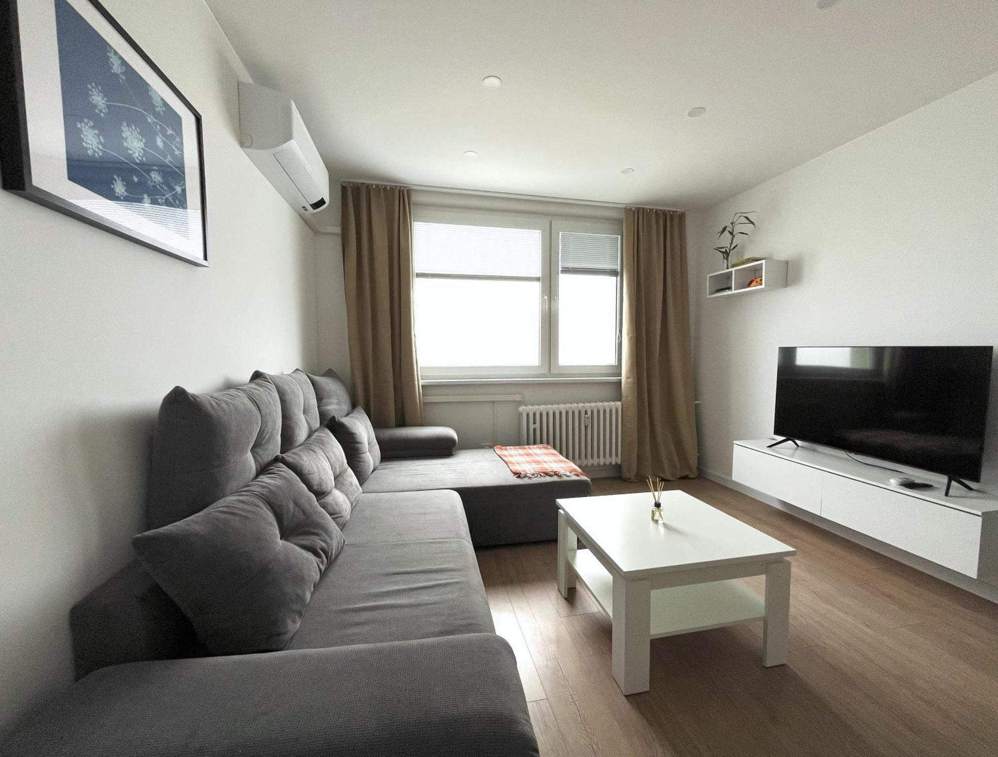 Elegant Escape Apartment III - Free Parking, Easy Access To City Center Bratislava Eksteriør bilde
