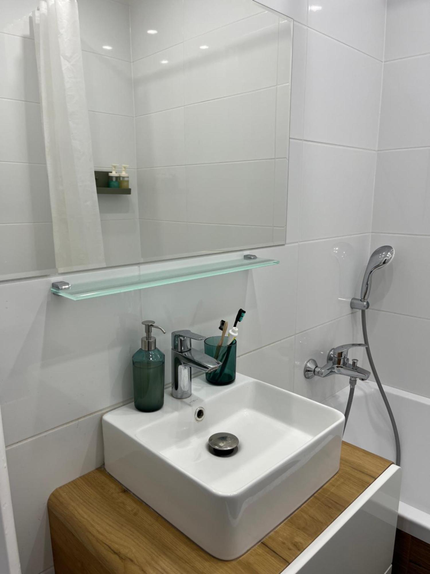 Elegant Escape Apartment III - Free Parking, Easy Access To City Center Bratislava Eksteriør bilde