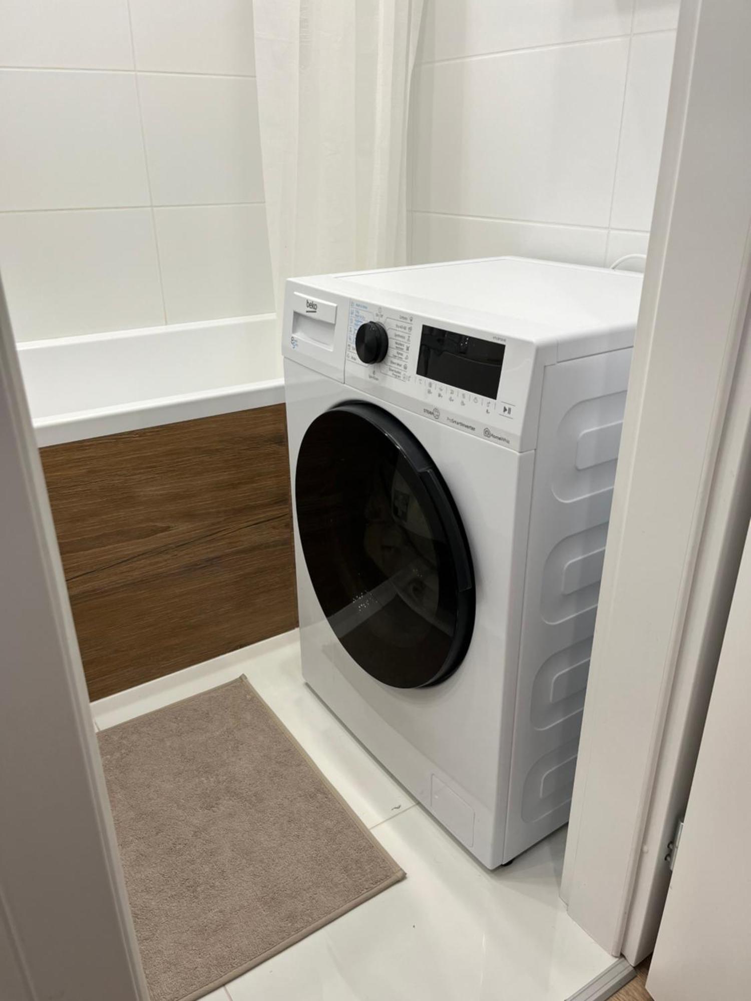 Elegant Escape Apartment III - Free Parking, Easy Access To City Center Bratislava Eksteriør bilde